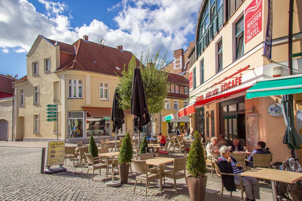 Stadt Aparthaus Waren  Buitenkant foto