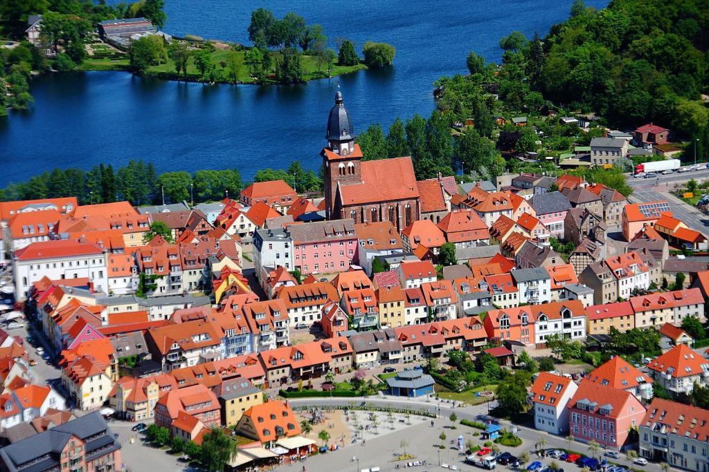 Stadt Aparthaus Waren  Buitenkant foto